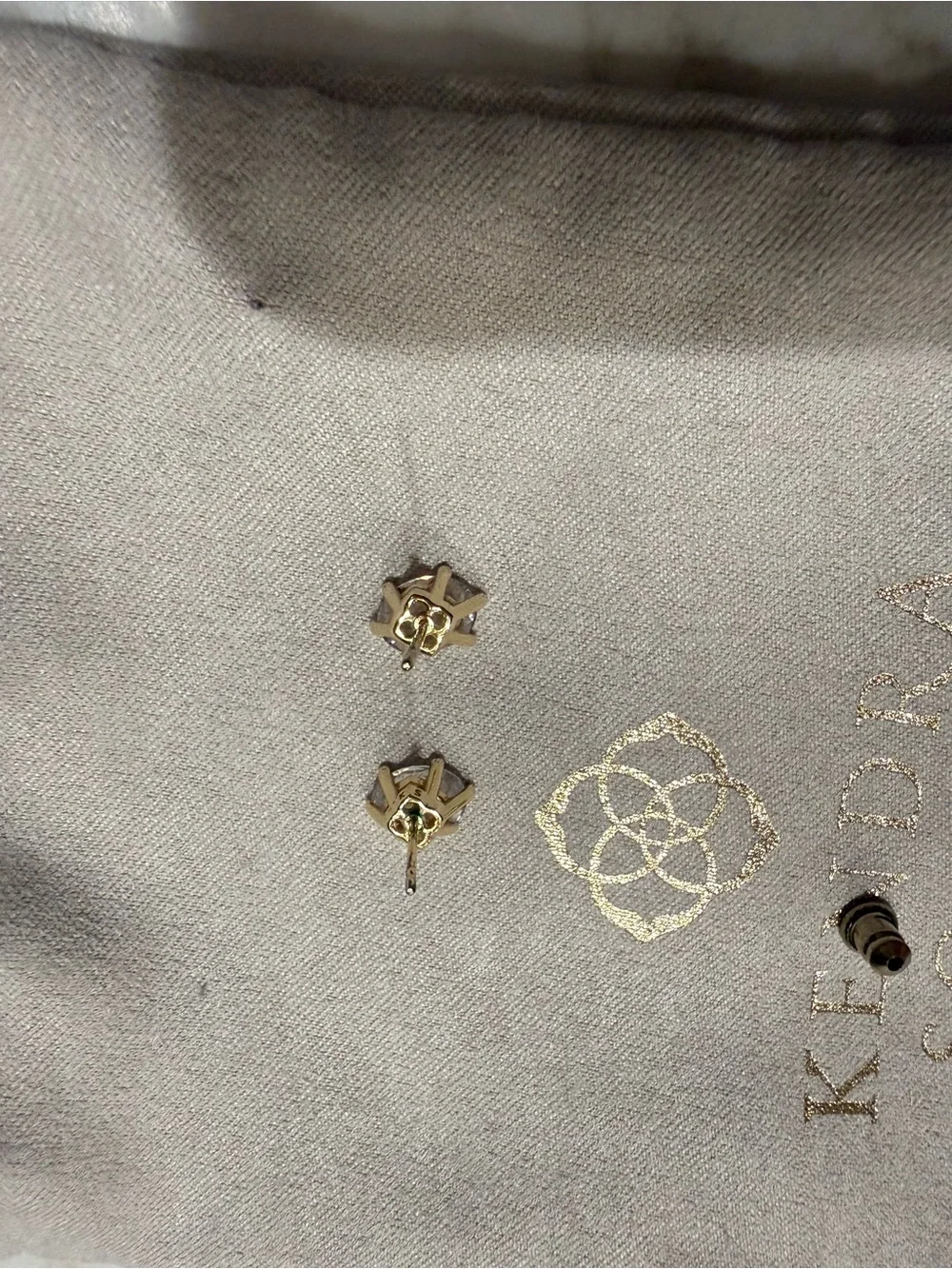 Kendra Scott round clear